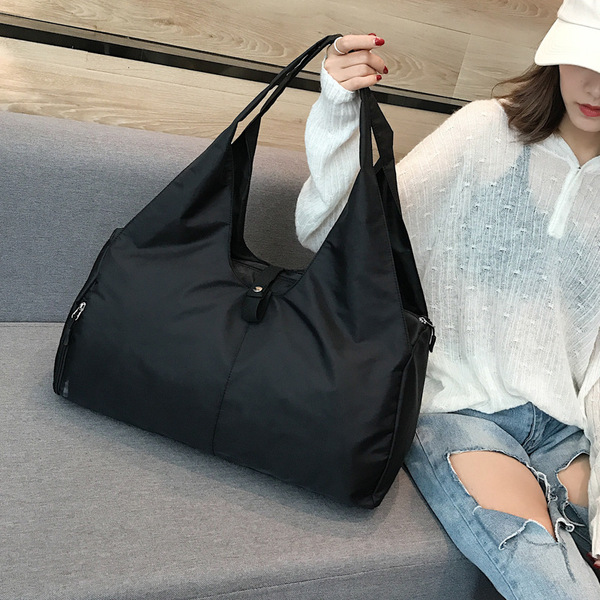 Fashionable capacious foldable sports bag for training