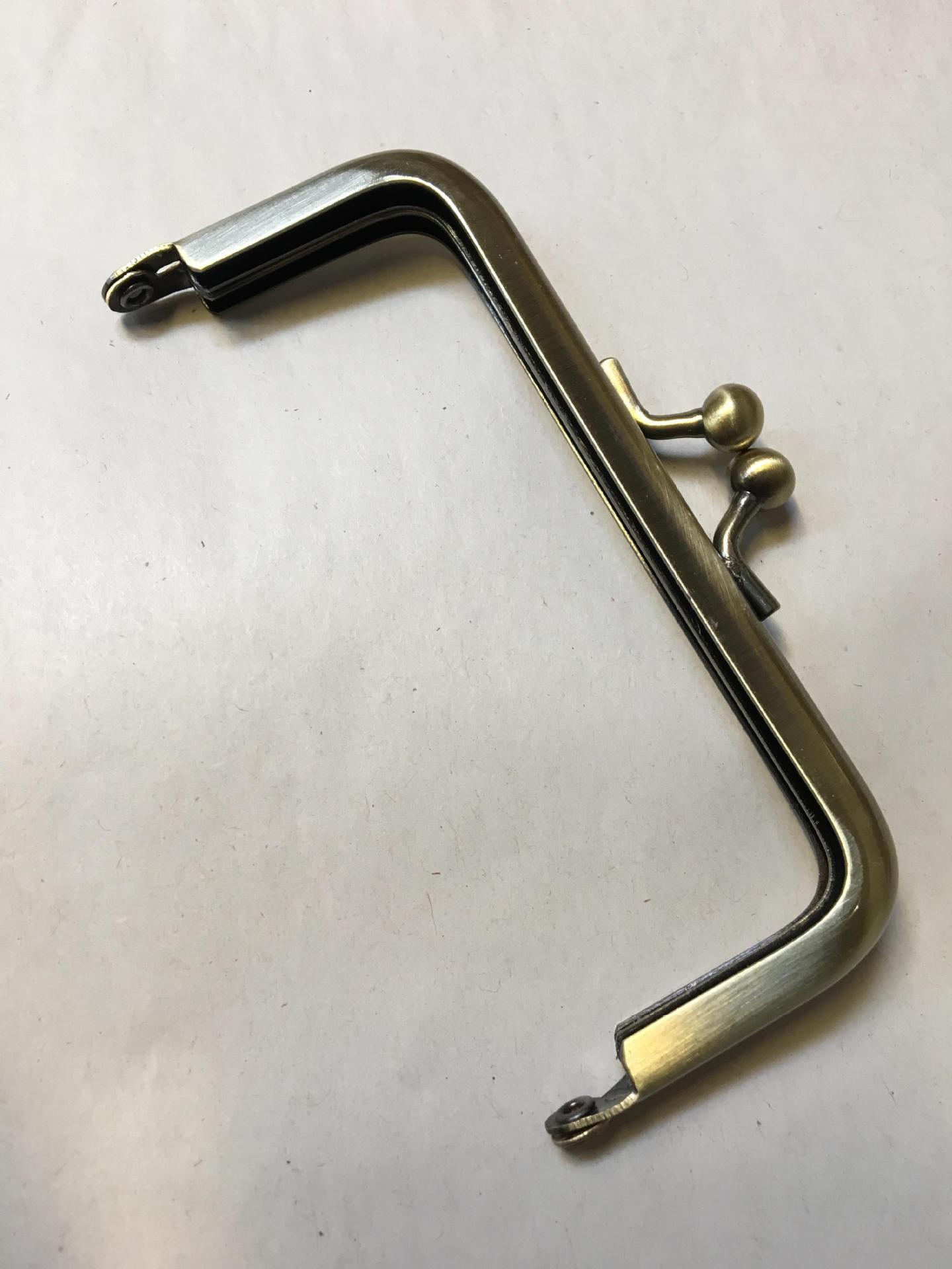 Sin stock: 13 * 4.5CM cuadrado plano plano máquina de perforación sin agujeros