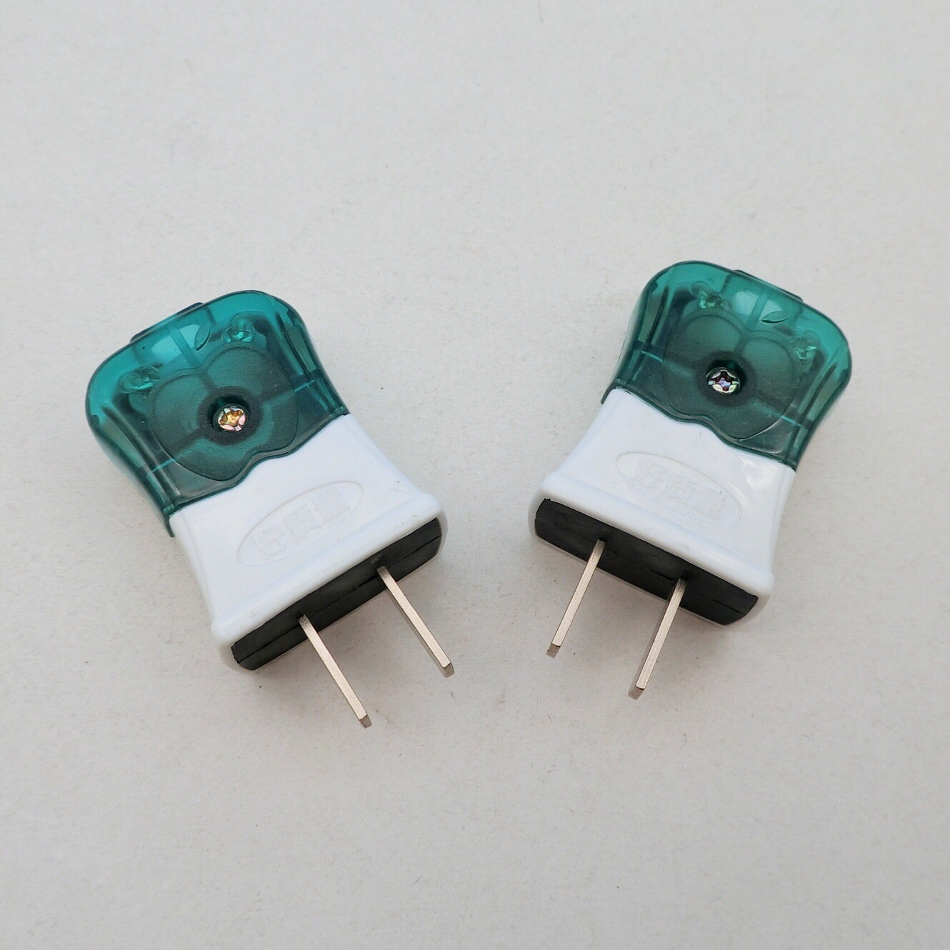 瑜立兴 1.5厚铜件二极插头两极电源插只抽芯黑内胆插头（固定）