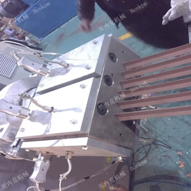 塑料挤出机;塑料板材设备;塑料管材设备