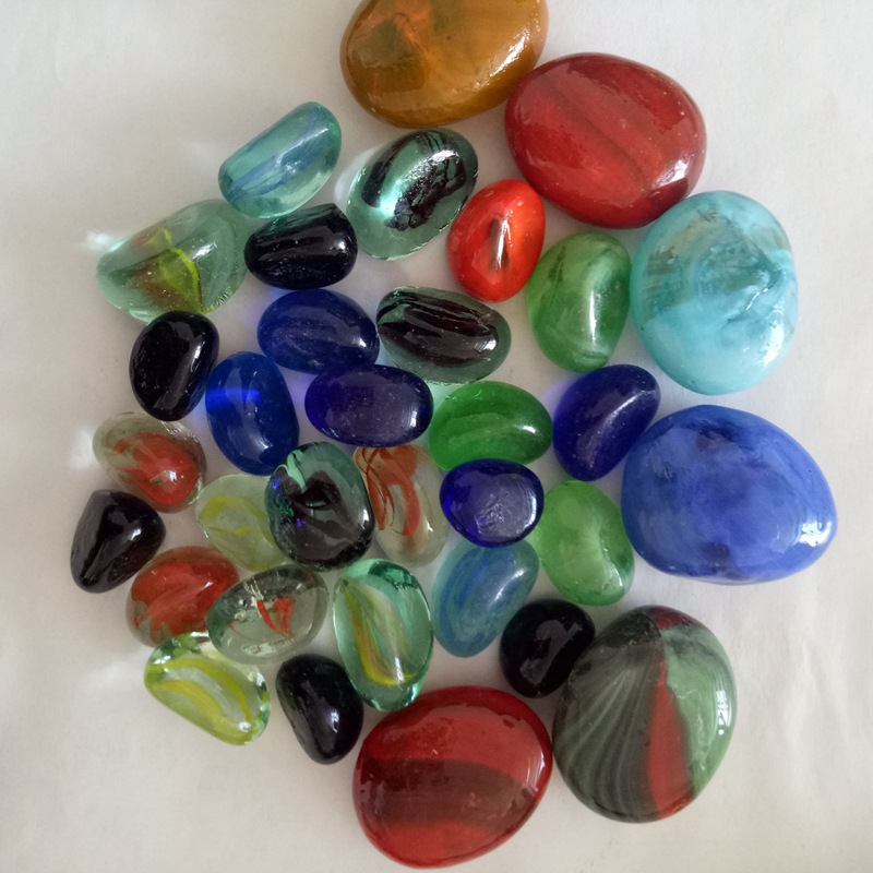 厂家销售 多种颜色雨花石    玻璃雨花石，造景石