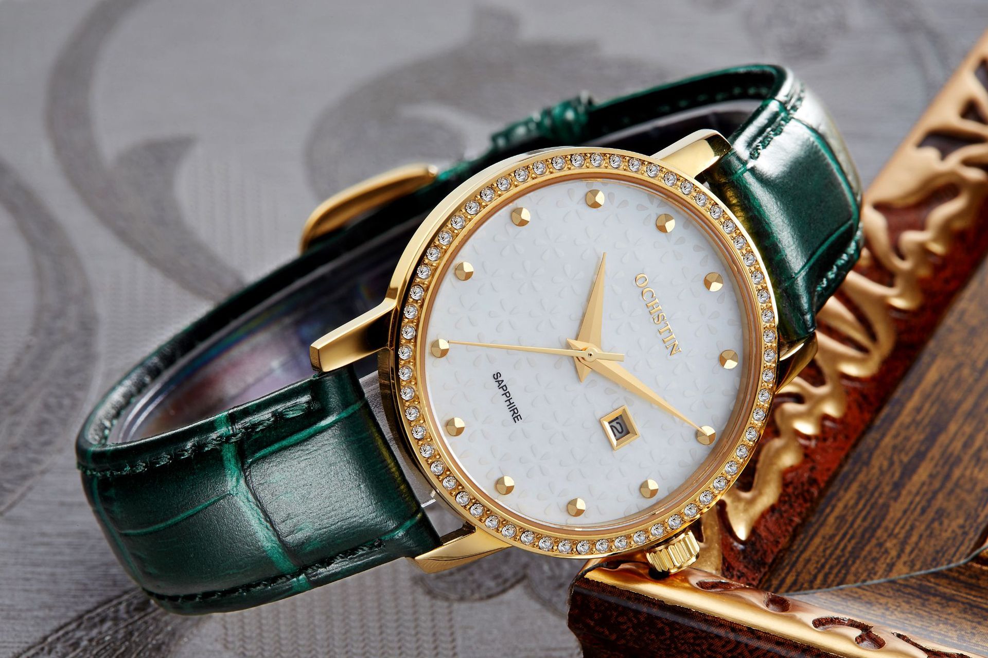 화이트 골드 쉘 그린 벨트