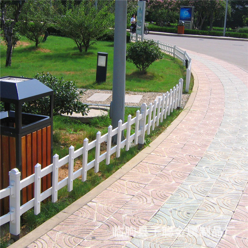 草坪护栏 花园栅栏 绿化带pvc草坪护栏厂家现货批发可加工定 制