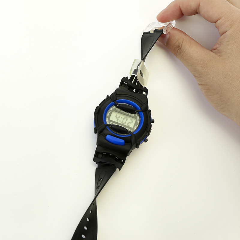 Fábrica de relojes de anillo de color de cuero negro electrónico para niños reloj transfronterizo directo pequeño regalo al por mayor