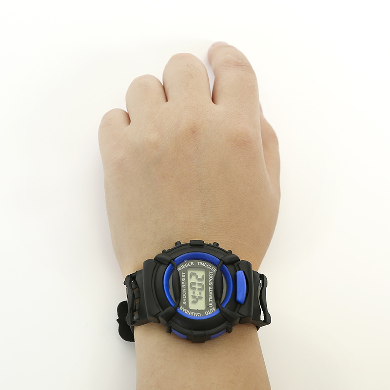 Fábrica de relojes de anillo de color de cuero negro electrónico para niños reloj transfronterizo directo pequeño regalo al por mayor