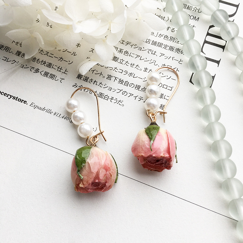 Retro long earrings, simple and elegant design