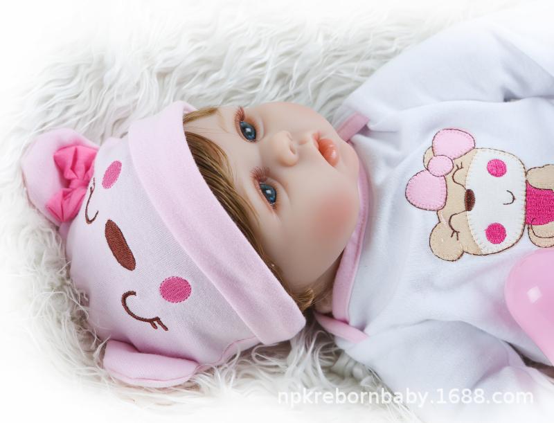 Juguete para niños muñeca de oso rojo muñeca Linda muñeca de simulación de cuerpo de tela