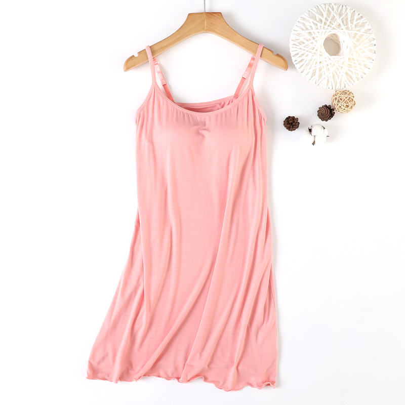 가슴 패드가있는 핑크