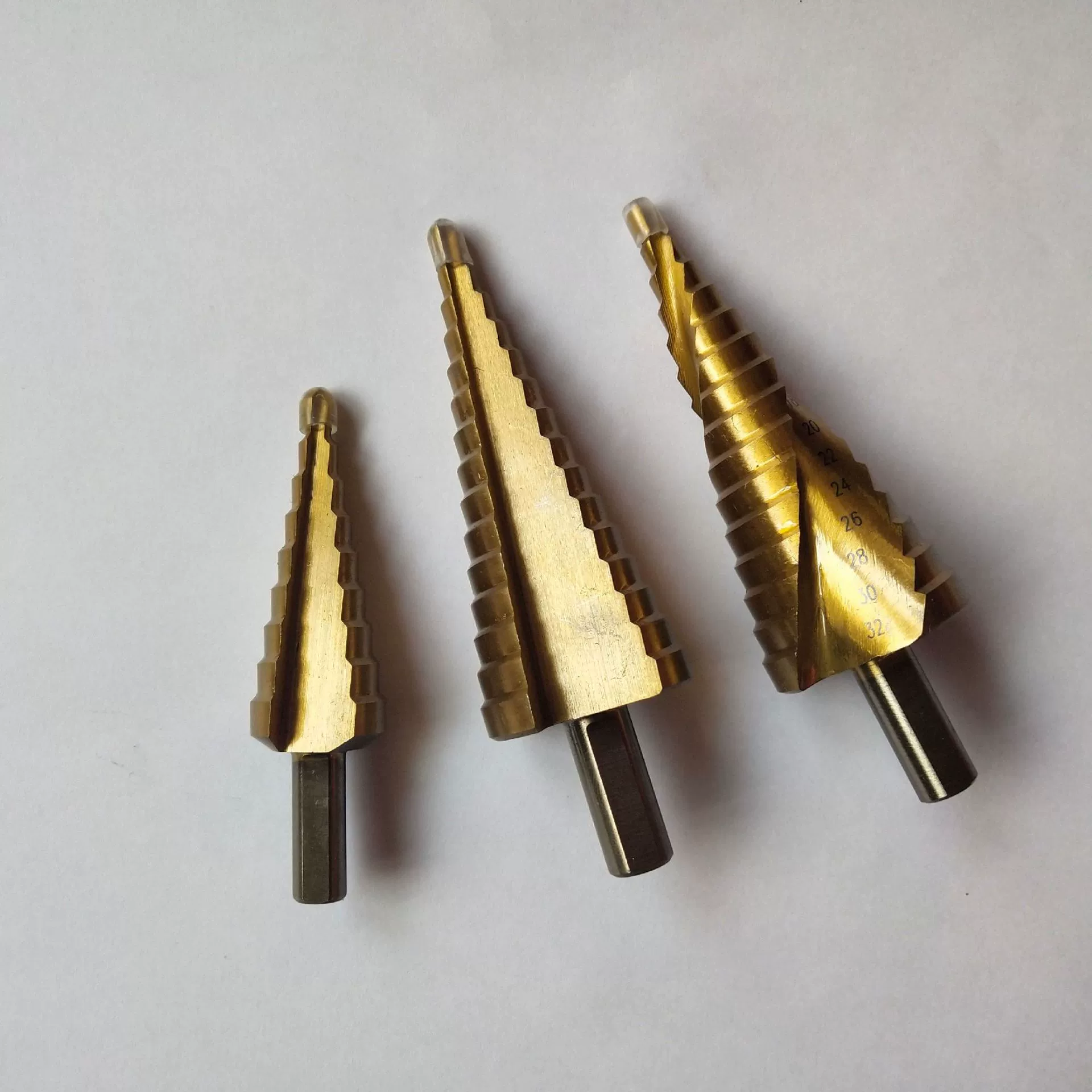 Спиральное ступенчатое сверло с титановым покрытием Ступенчатое сверло Железо из нержавеющей стали Пагода Ступенчатое сверло