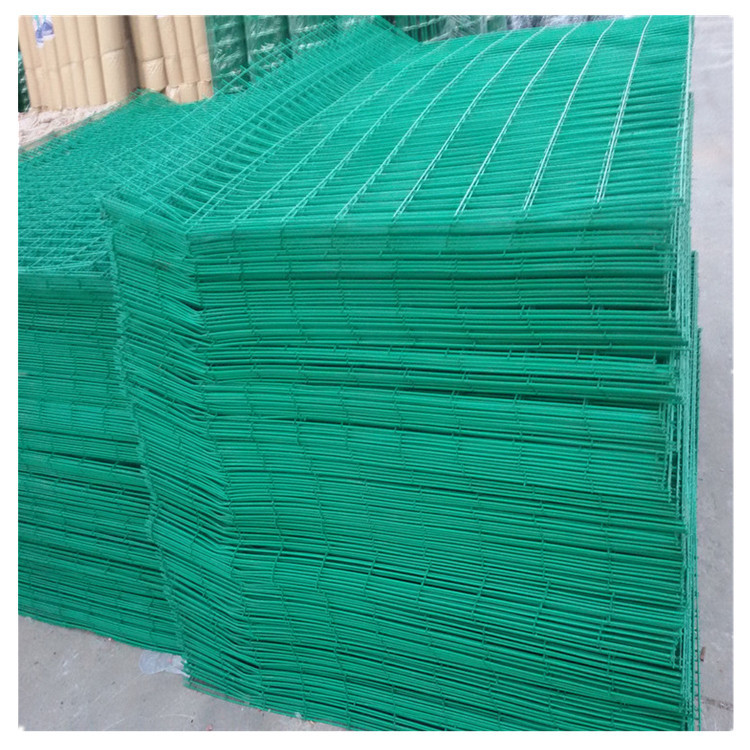 厂家批发防护小区草坪 现货销售马场围栏网