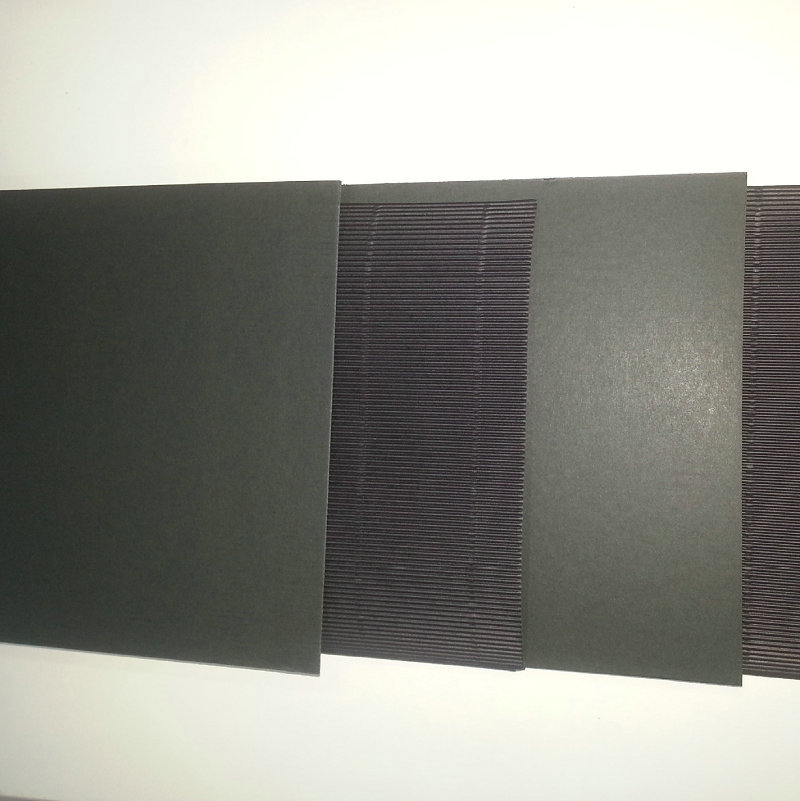 厂家生产定 制3层黑卡内衬包装瓦楞纸 黑色加厚瓦楞纸板