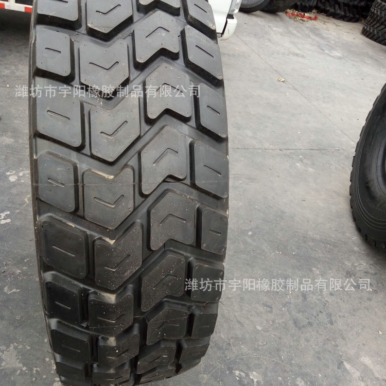 载重卡车 矿山钢丝轮胎 14.00R20