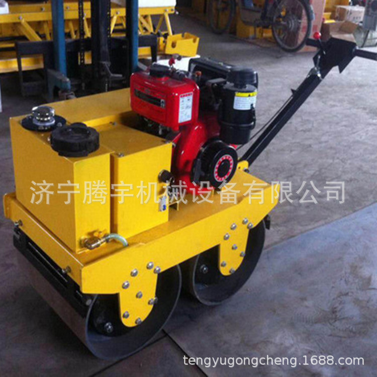 厂家批发手扶式双钢轮柴油振动压路机 小型手推式压土机 路面压草