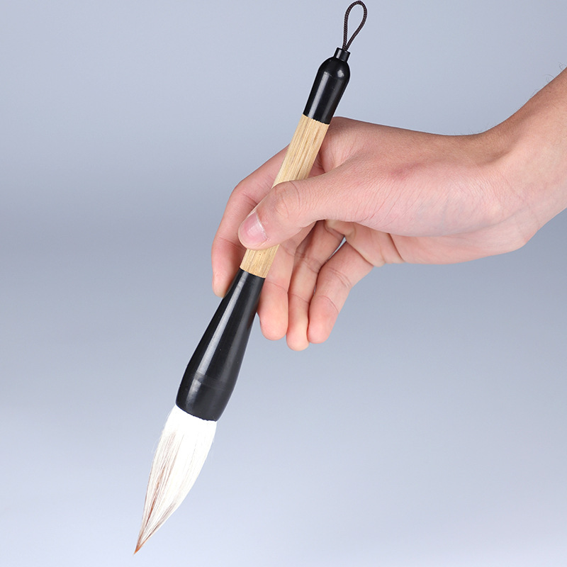 Venta al por mayor copla de madera grande cubo pluma letras gratis caligrafía y pintura oso comadrela oso pelo mezclado guion regular graping pluma cáñamo bambú pequeño cubo de la pluma