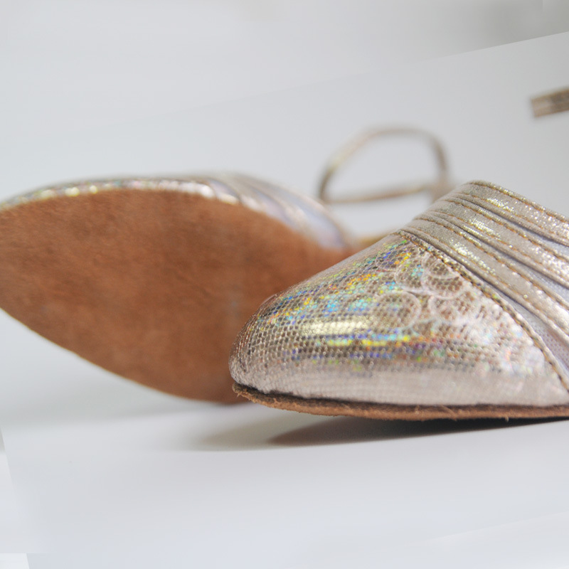 Nuevos zapatos de baile latino de malla para adultos de las mujeres Mediados de tacón suave zapatos de baile de fondo cuadrado zapatos de baile moderno cuatro estaciones sandalias