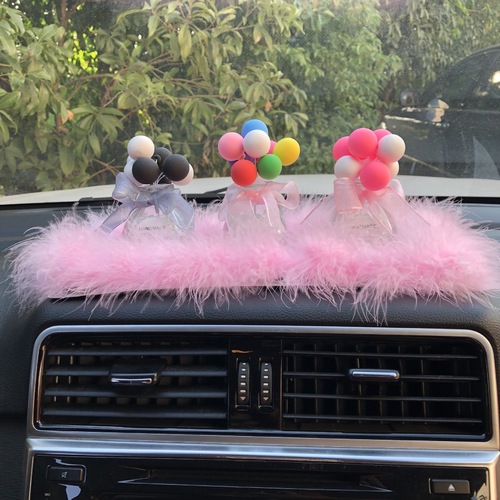 Fashionable and cute car decoration, car ornaments, feather anti-slip mats, perfume mats, manufacturer wholesale