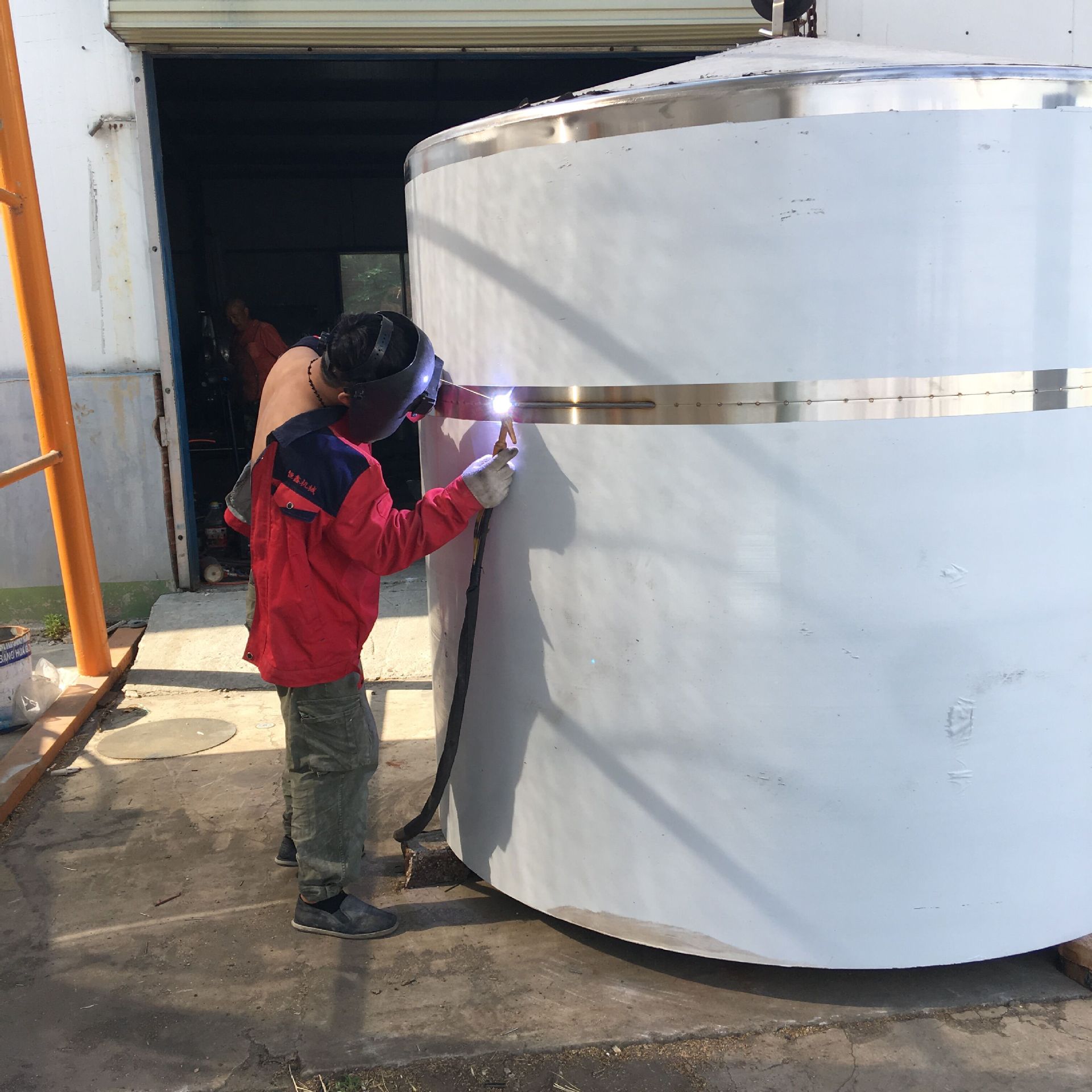 纯粮食酒专用食品级304不锈钢酒容器 大小型酒罐 可来图制作