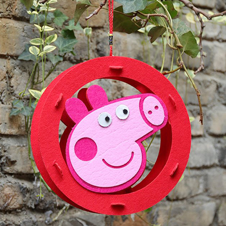 新年卡通佩奇猪灯笼创意DIY过春节用品卡通灯笼墙面挂件毛毡佩奇