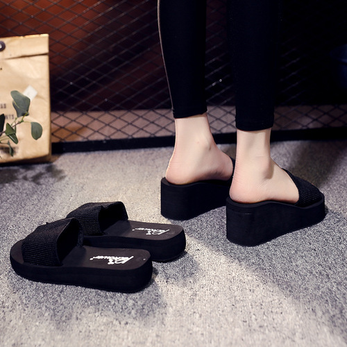 Summer sandals for women, black outer wear, mid-heeled flip-flops, new anti-slip slope heel, thick-soled seaside vacation beach shoes