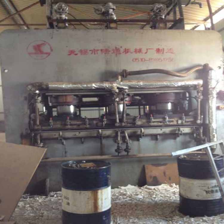 三聚氰胺贴面热压机，无锡陆通产1400吨贴面热压机 转让二手设备