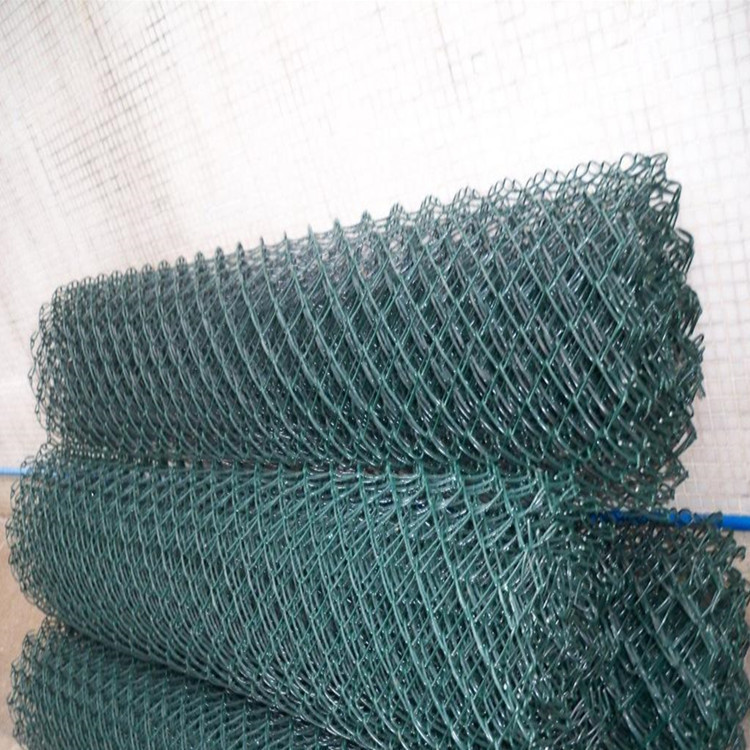 厂家生产球场围栏网   操场体育场围网   绿色勾花护栏网