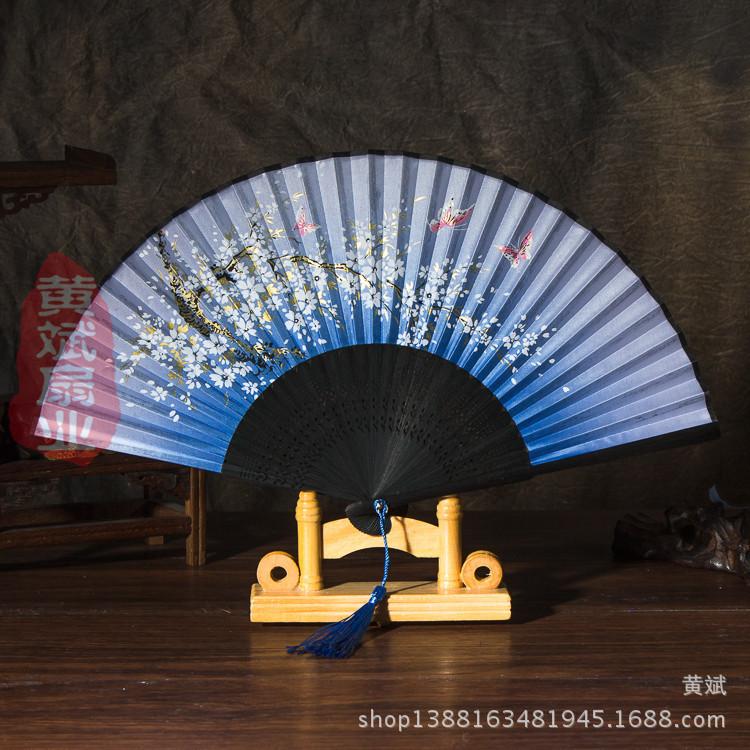 두 파란색과 검은 색 뼈 푸른 얼굴 벚꽃 나비