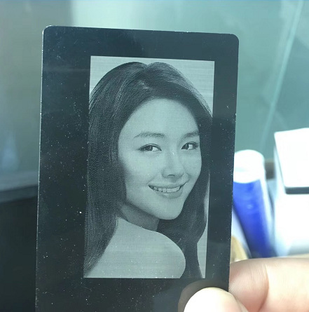 小型便携式光纤机 个性化定制激光打标 餐具外壳照片美女雕刻