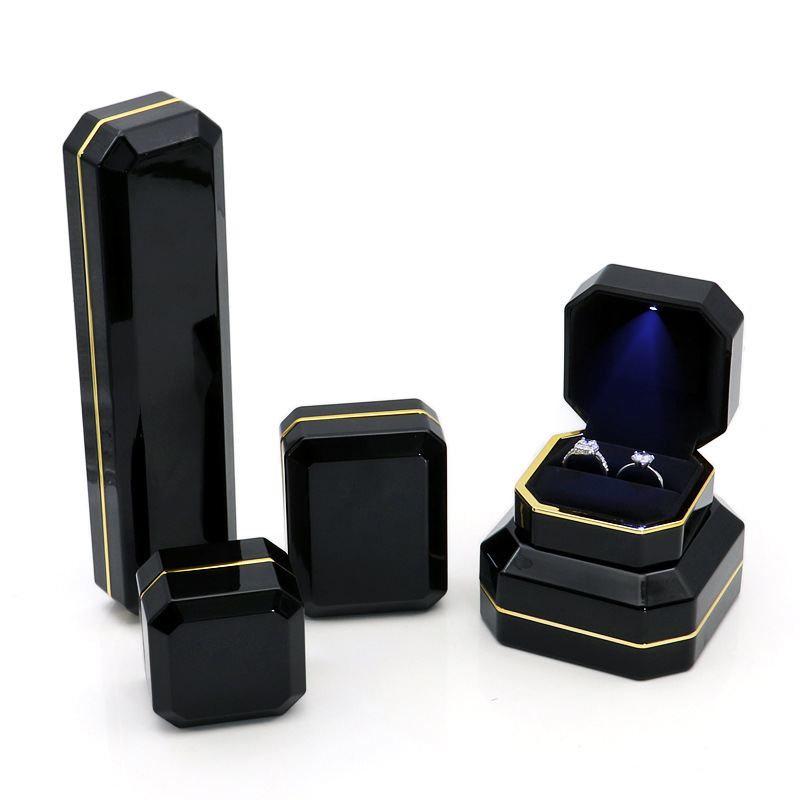 黑色钢琴漆戒指盒 带灯led发光对戒盒批发手镯盒耳坠盒吊坠耳钉盒