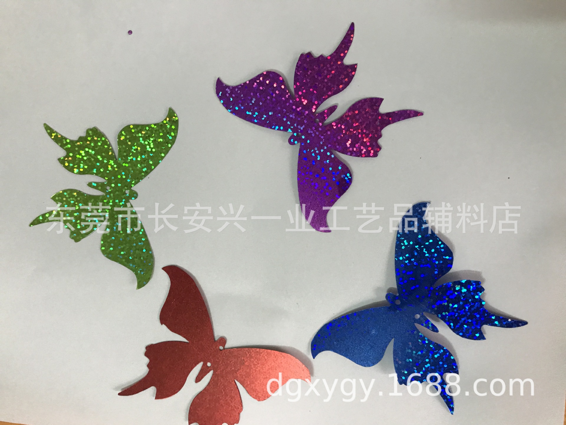 供应70-55mm绚丽蝴蝶形亮片 镭射装饰蝴蝶吊饰 大闪光片