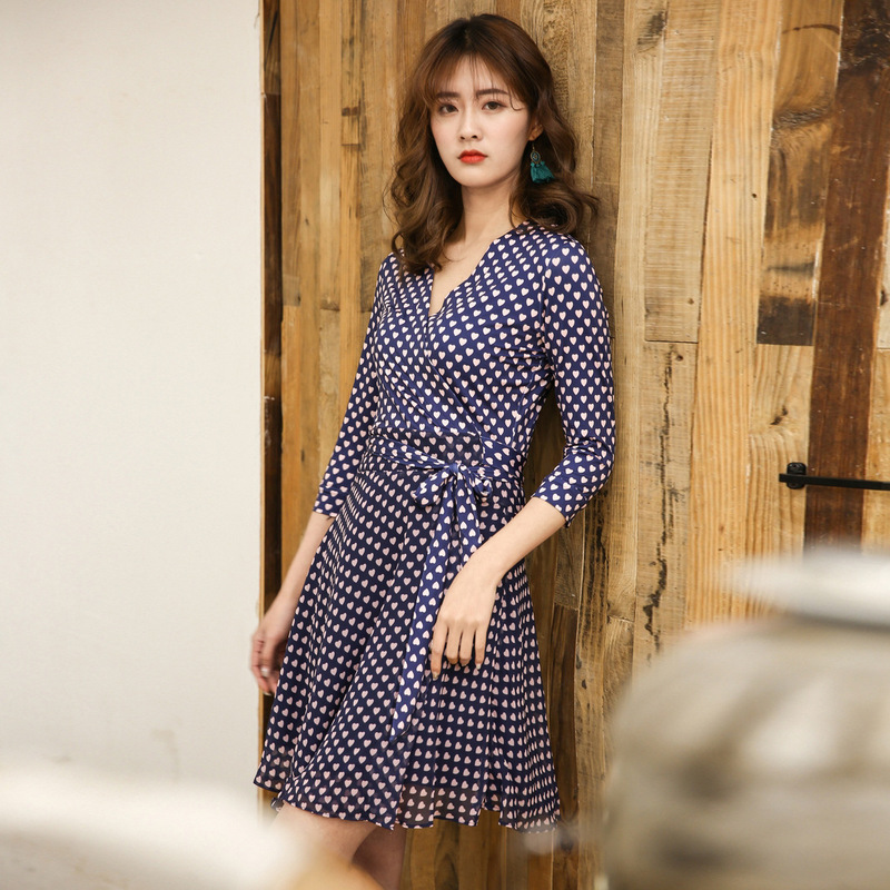 Women's Slim V Neck Wrap Dress with Elegant Polka Dot Waist Dress for Women Pg Dvf2025 Summer New Style