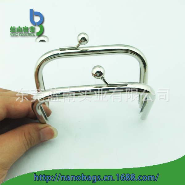 厂家供应手袋五金架,钱包五金夹,皮包五金框 ，美容框夹