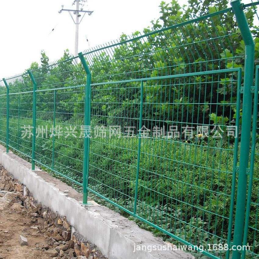 加工定制铁丝喷塑双边丝护栏网 公路隔离园林圈地护栏网门批发