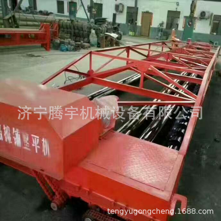 厂家f批发5米三辊轴摊铺机   6米混凝土路面摊铺机 滚轴铺路机