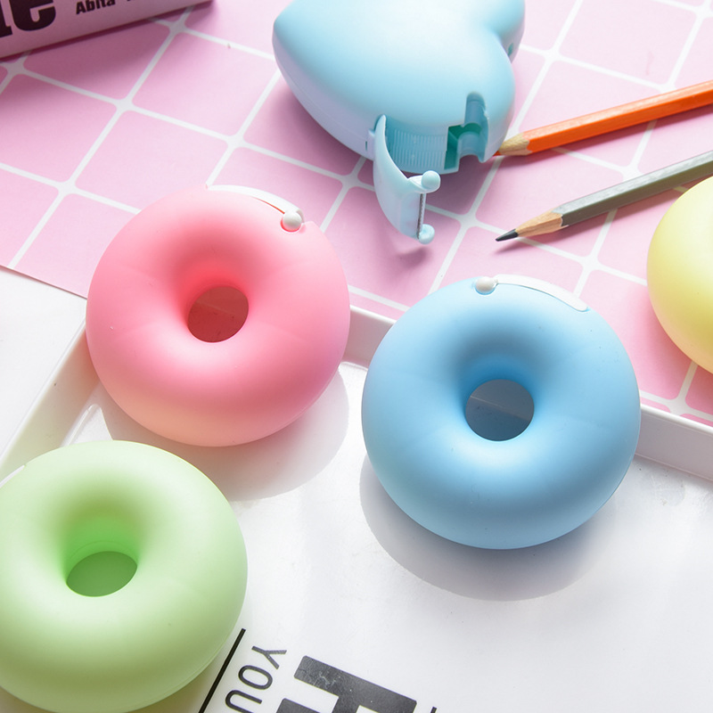 Corea del Sur creativo de dibujos animados de papelería portátil donut cinta titular invisible cortador de cinta con cinta pequeña