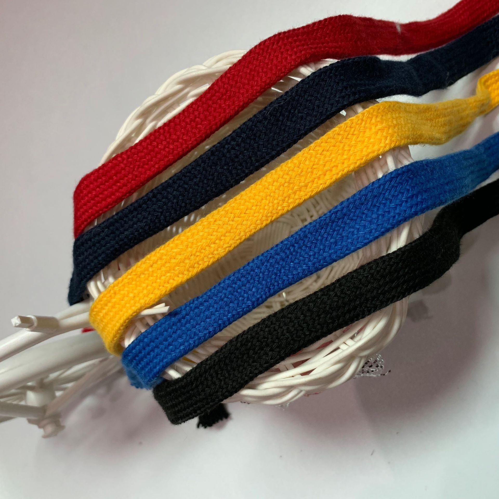 Fabricante en stock cinta de color 1,5 CM cuerda de algodón plana hueca de doble capa ropa tejida sombrero cuerda de la cintura cordón