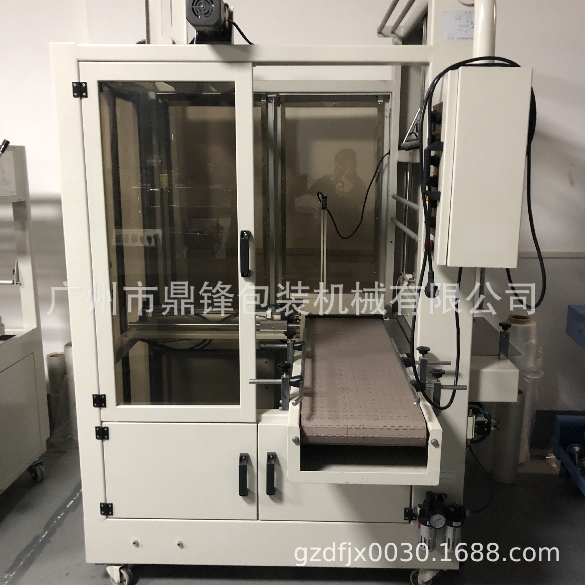 供应全自动袖口式封切收缩机/PE膜/矿泉水， 两边开口包装机