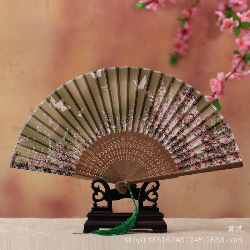 작은 나비 벚꽃-뼈 녹색 표면