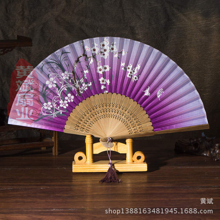 두 개의 녹색 다크 브라운 뼈 보라색 얼굴 나비 사랑 꽃