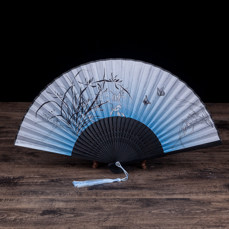 두 개의 파란색과 검은 색 뼈 푸른 난초