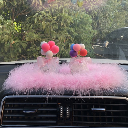 Fashionable and cute car decoration, car ornaments, feather anti-slip mats, perfume mats, manufacturer wholesale