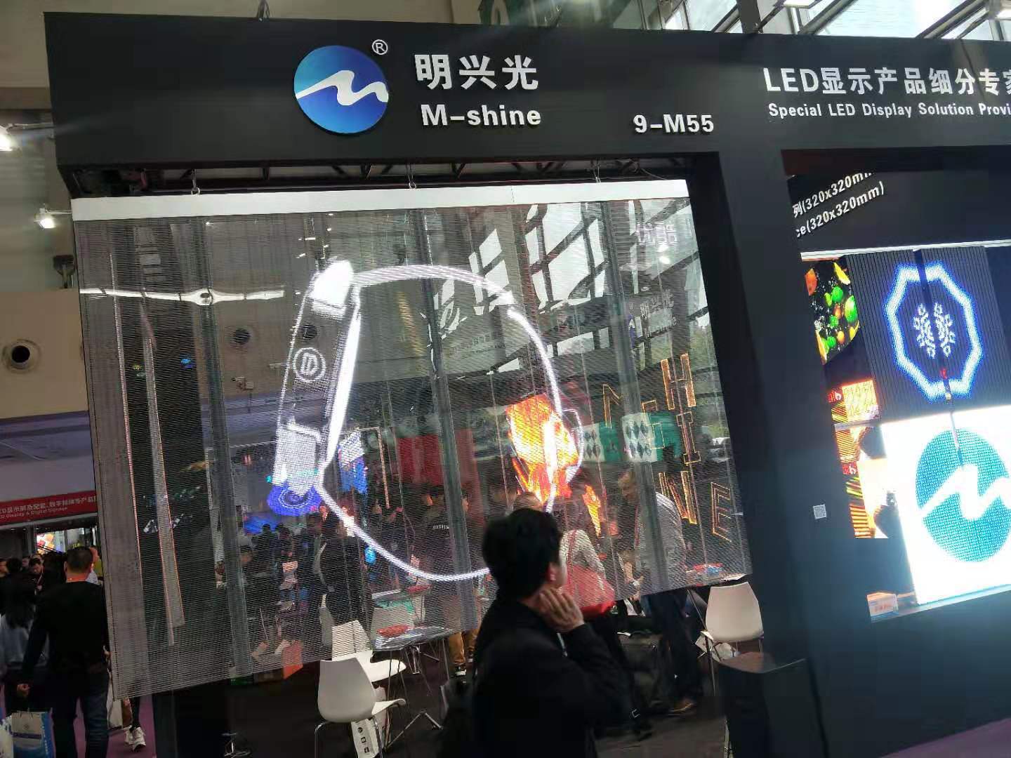 LED显示屏透明屏面板 透明卡条 无边框设计高透率透明屏面板