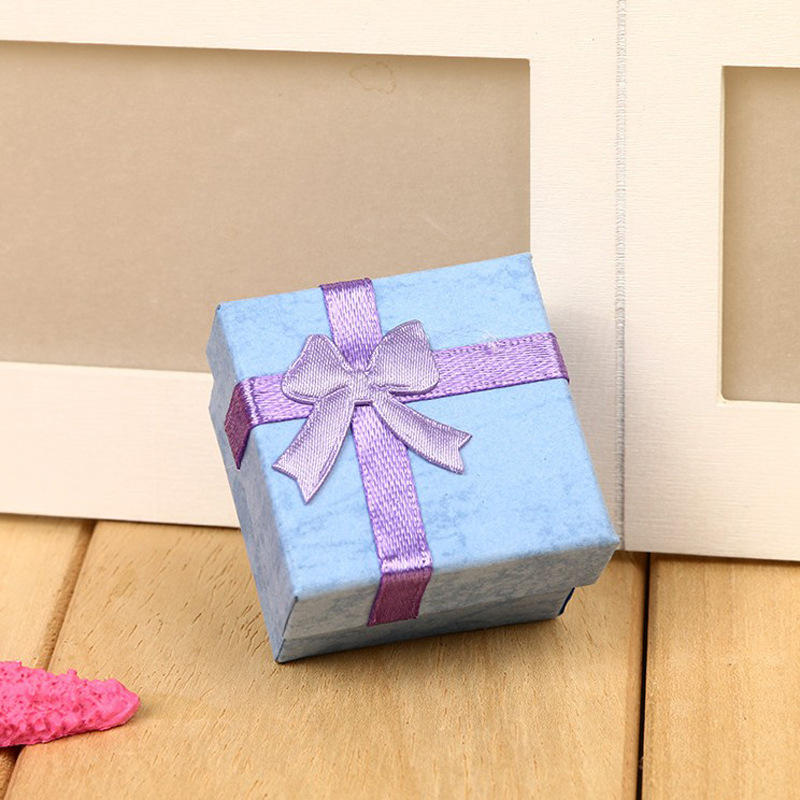 2022 nueva caja de anillo de color caramelo al por mayor creativo 4x4 pequeña joyería caja de regalo arco caja de joyería