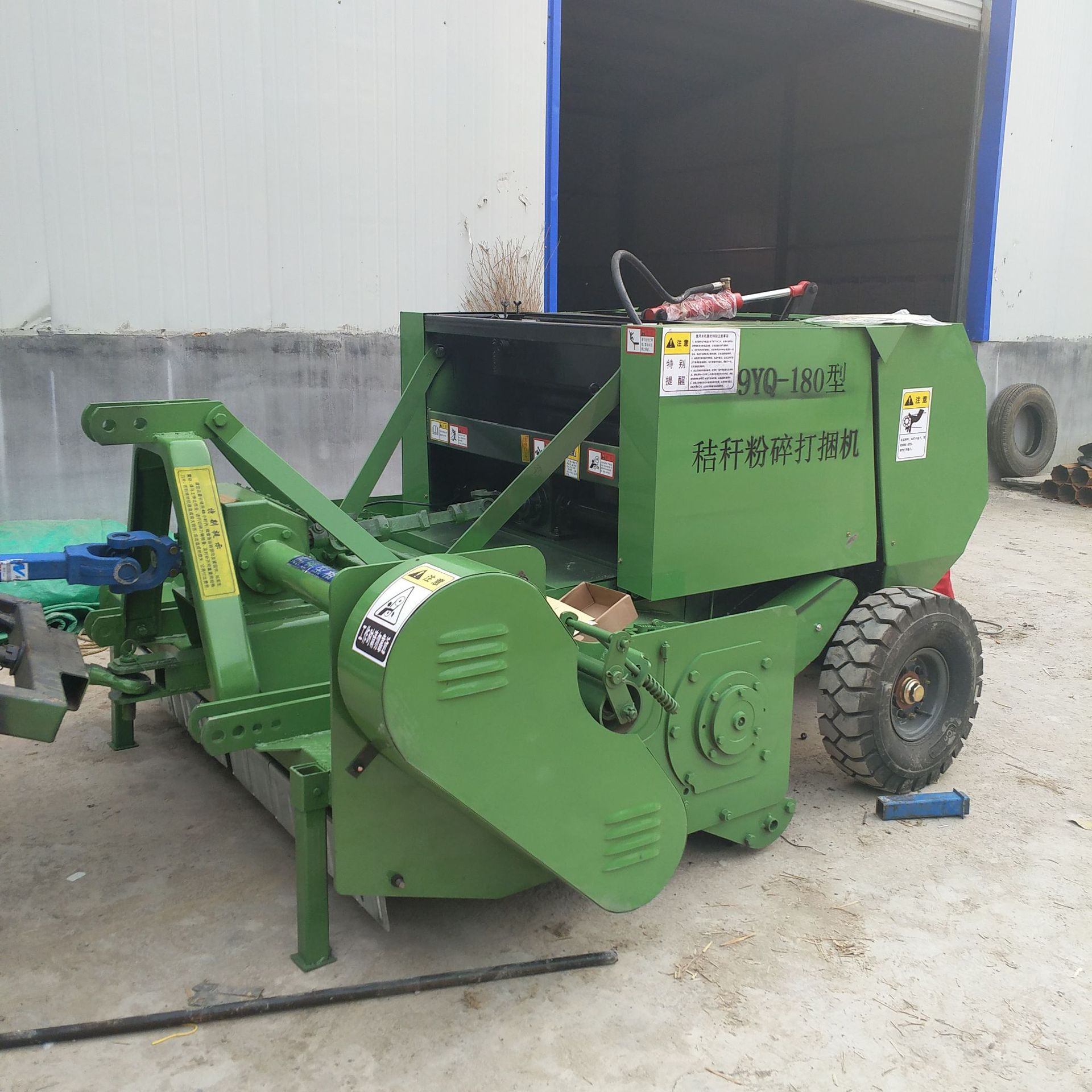 厂家直销小型稻草秸秆青储粉碎打捆机 玉米秸秆捡拾打捆机 圆捆机