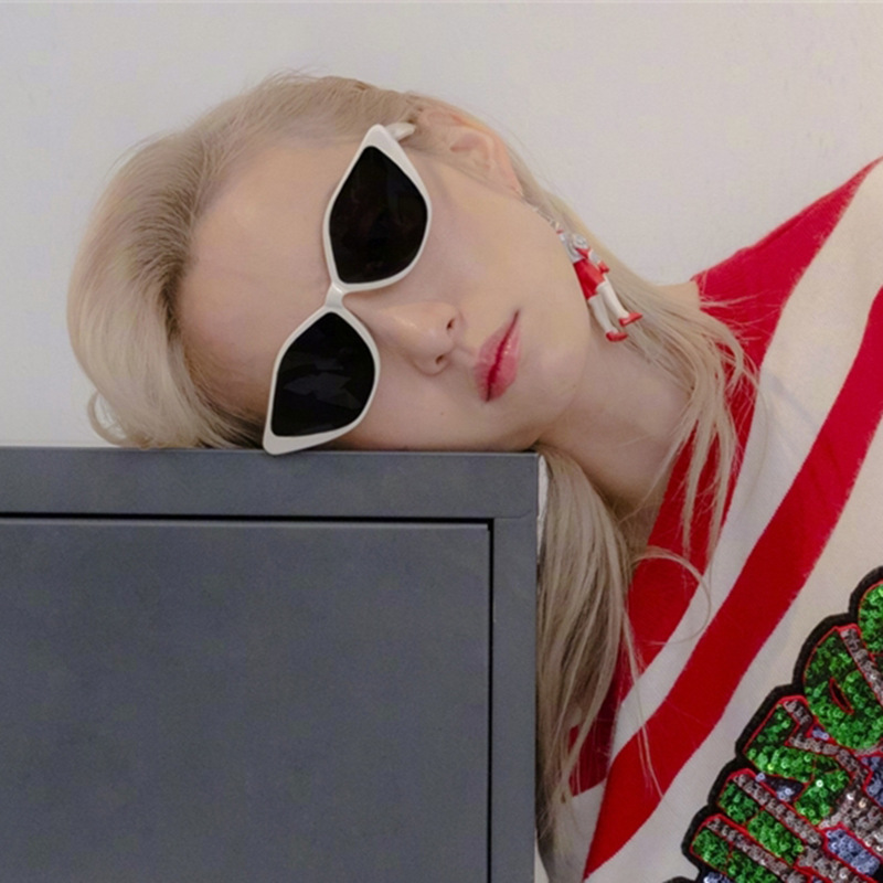 European and American Retro Cat's Eye Hip-Hop White Sunglasses Women's Online Celebrity ins Super Hot Didi Jumping Sunglasses Men's Concave Shape Tiktok