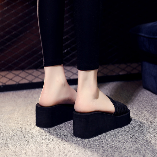 Summer sandals for women, black outer wear, mid-heeled flip-flops, new anti-slip slope heel, thick-soled seaside vacation beach shoes