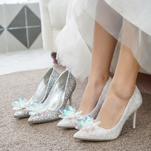 婚鞋女2023新款水晶细跟银色尖头高跟鞋亮片白色婚纱鞋礼服宴会鞋