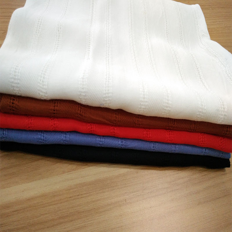 现货供应32支人棉染色提花面料 梭织人造棉 春夏时尚女装限时优惠