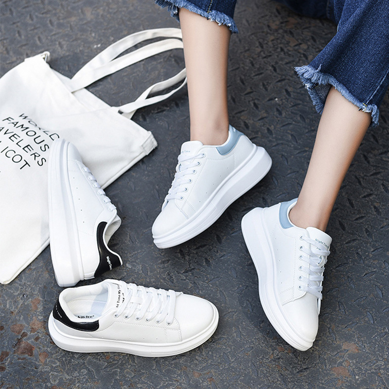 Augustion 2025 nuevos zapatos blancos de suela gruesa moda femenina estilo simple casual mujer zapatos blancos ins zapatos de moda