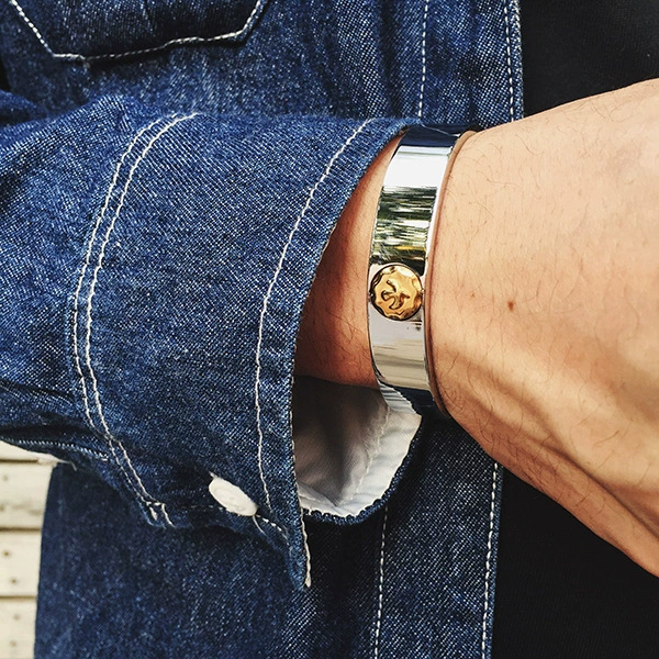 Индийский этнический стиль Bird Point Золотой плоский титановый браслет Высокий мост Goros Орлиный коготь Локомотив Открытый браслет