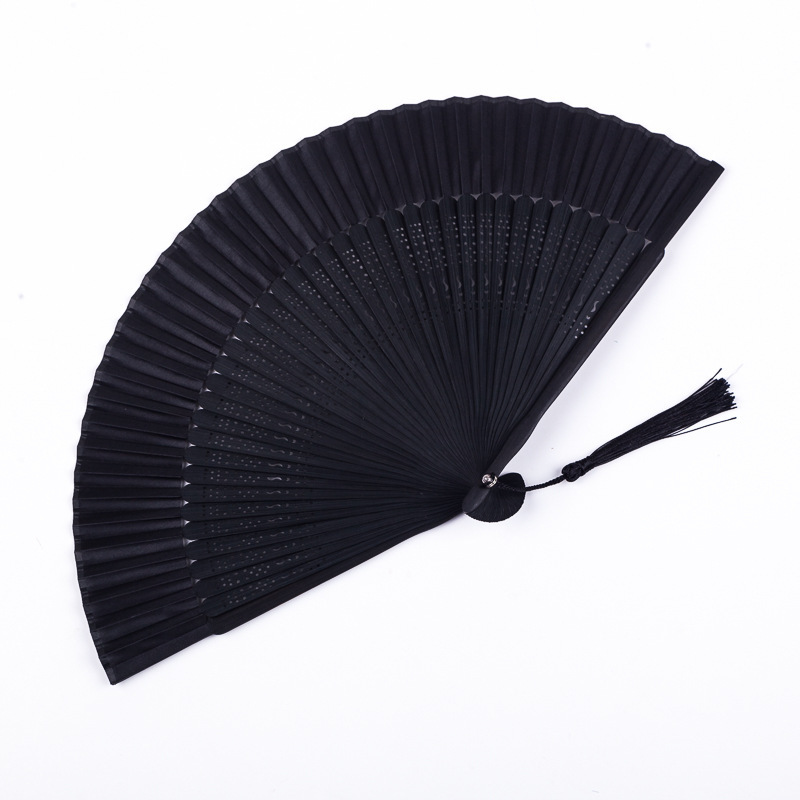 두 개의 녹색 S 모양의 중공 검은 표면